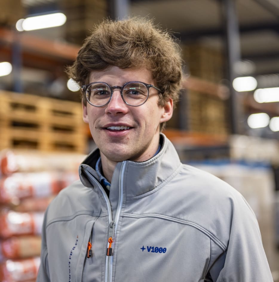 Foto van werknemer in opslagruimte